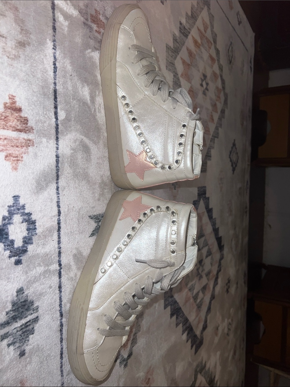 Women’s High-Top Fashion Sneakers in Metallic Cream with Pink Star
